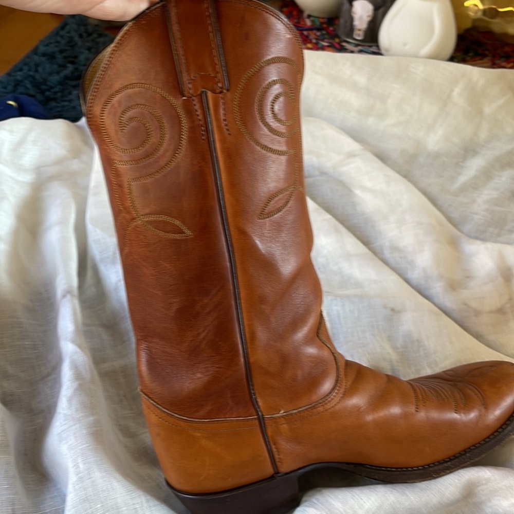 Justin’s Brown Boots kept in Wonderful Shape - Picture 4 of 6